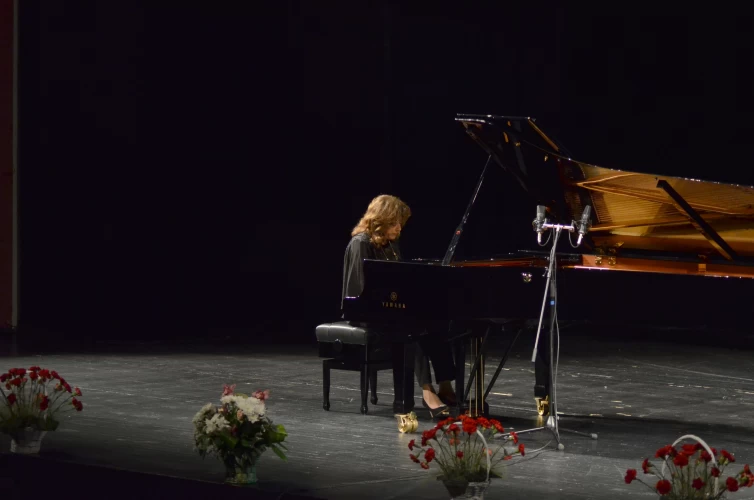 Елена Башкирова, пиано